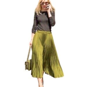 NWOT Haute Monde High Waisted Pleated Midi Skirt in Shiny Satin Pistachio Medium